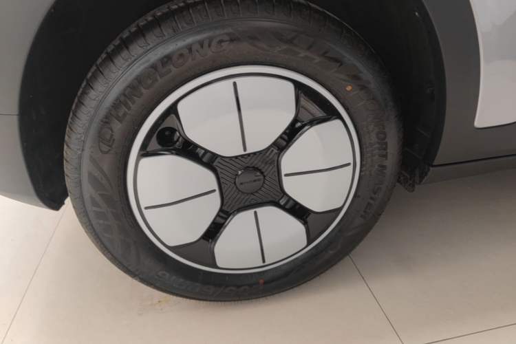 Used Geely Galaxy Geome 2026 Model 310km Youth Edition Right Rear Wheel Hub