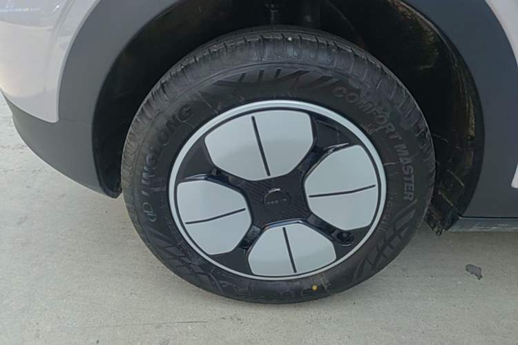 Used Geely Galaxy Geome 2026 Model 410km Freedom Edition Right Rear Wheel Hub