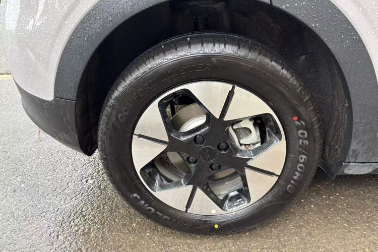 Used Geely Galaxy Geome 2026 Model 410km Freedom Edition Right Rear Wheel Hub