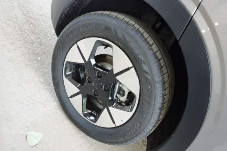 Used Geely Galaxy Geome 2026 Model 410km Freedom Edition Right Rear Wheel Hub