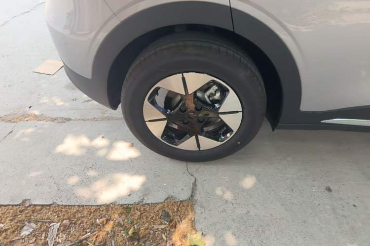 Used Geely Galaxy Geome 2026 Model 310km Dream Edition Right Rear Wheel Hub