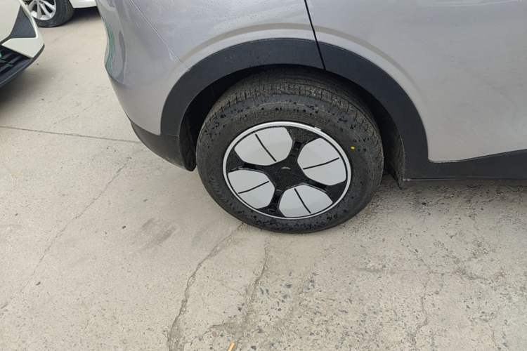 Used Geely Galaxy Geome 2026 Model 310km Youth Edition Right Rear Wheel Hub