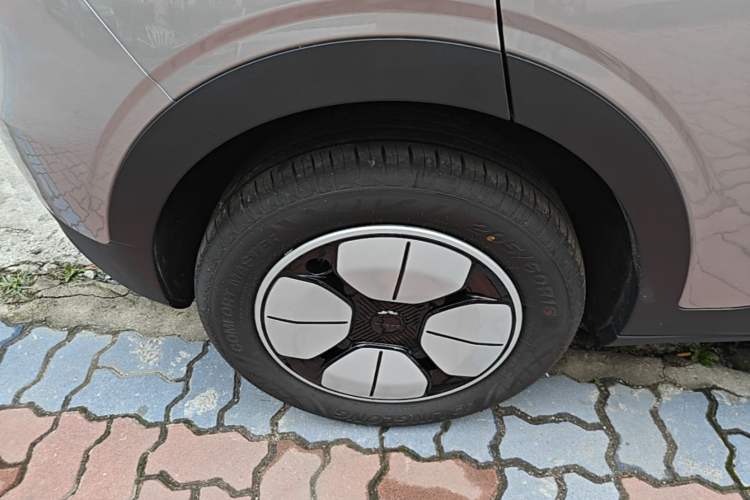 Used Geely Galaxy Geome 2026 Model 310km Youth Edition Right Rear Wheel Hub