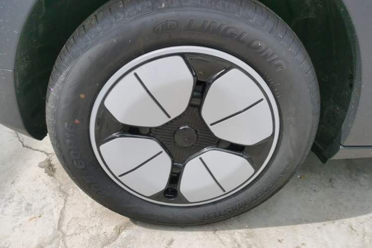 Used Geely Galaxy Geome 2026 Model 310km Youth Edition Right Rear Wheel Hub