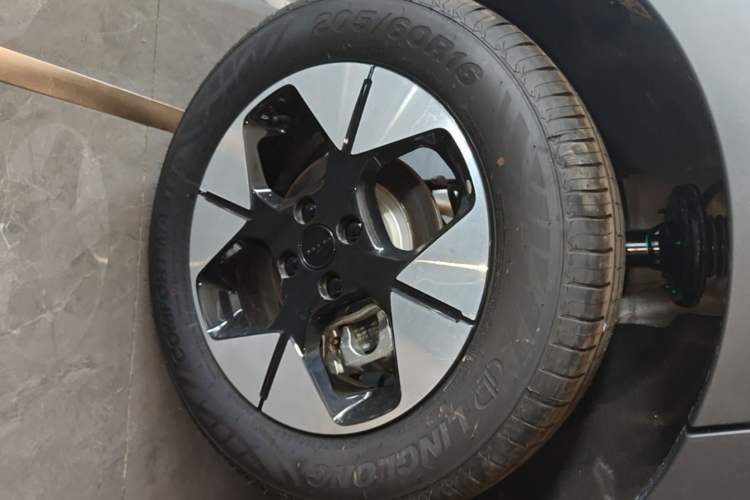 Used Geely Galaxy Geome 2026 Model 310km Dream Edition Right Rear Wheel Hub