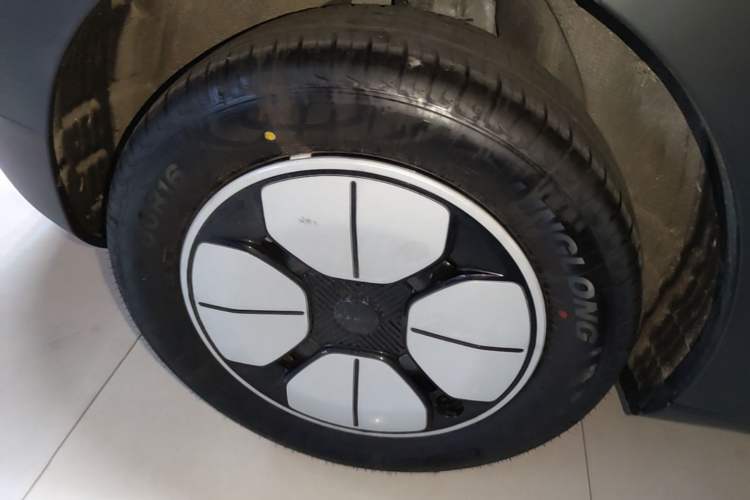 Used Geely Galaxy Geome 2026 Model 310km Youth Edition Right Rear Wheel Hub