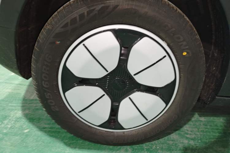 Used Geely Galaxy Geome 2026 Model 310km Youth Edition Right Rear Wheel Hub
