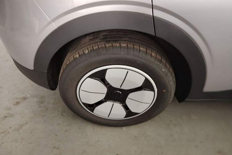 Used Geely Galaxy Geome 2026 Model 310km Youth Edition Right Rear Wheel Hub