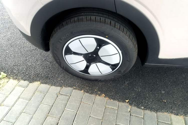 Used Geely Galaxy Geome 2026 Model 310km Youth Edition Right Rear Wheel Hub