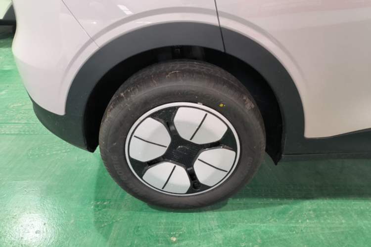 Used Geely Galaxy Geome 2026 Model 310km Youth Edition Right Rear Wheel Hub