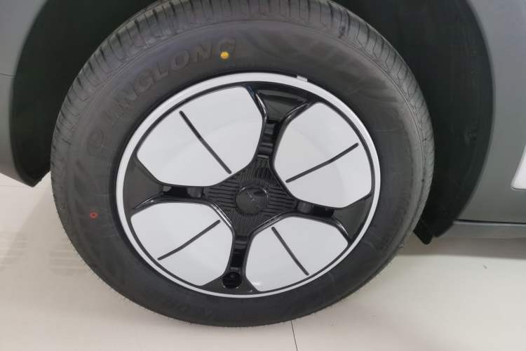 Used Geely Galaxy Geome 2026 Model 310km Youth Edition Right Rear Wheel Hub