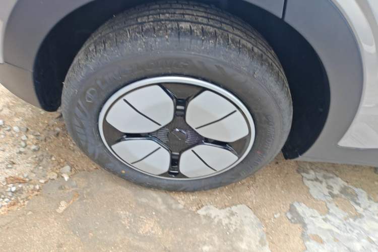 Used Geely Galaxy Geome 2026 Model 310km Youth Edition Right Rear Wheel Hub