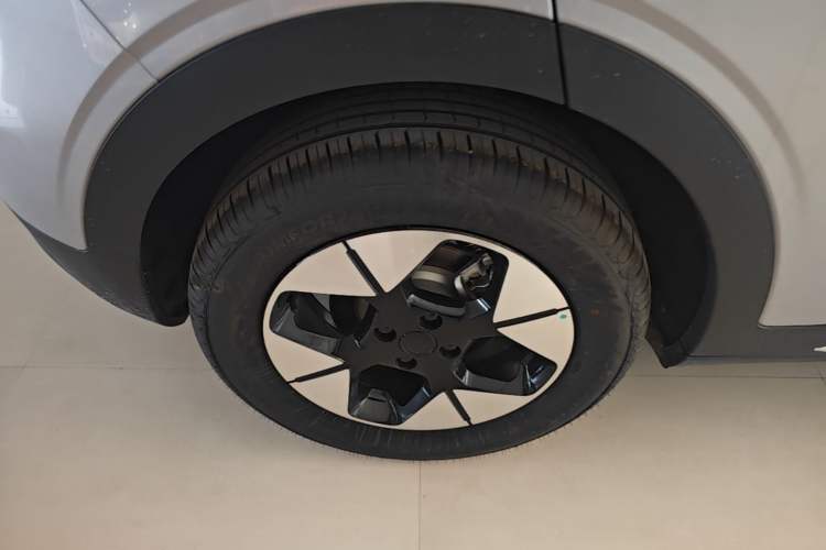 Used Geely Galaxy Geome 2026 Model 310km Dream Edition Right Rear Wheel Hub