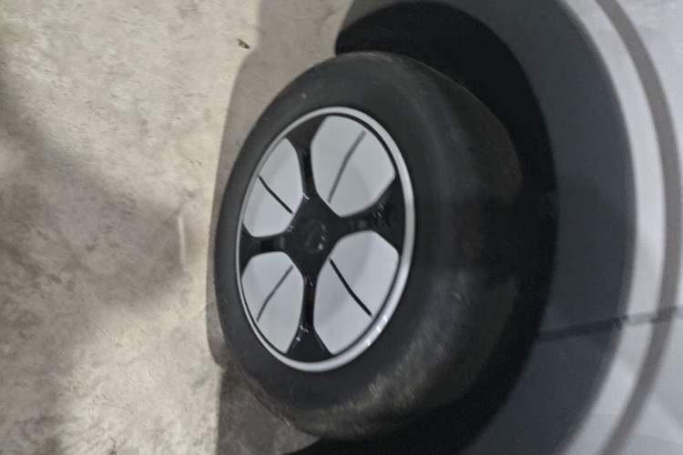 Used Geely Galaxy Geome 2026 Model 310km Youth Edition Right Rear Wheel Hub