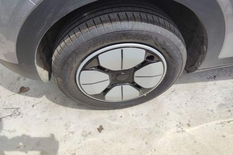 Used Geely Galaxy Geome 2026 Model 310km Youth Edition Right Rear Wheel Hub