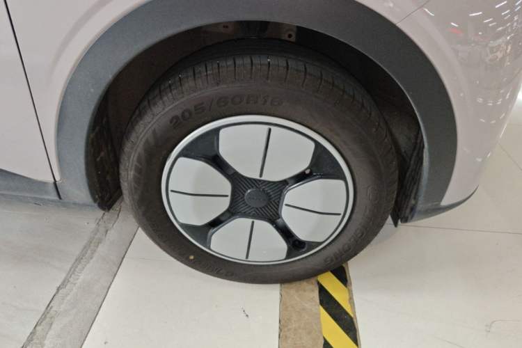 Used Geely Galaxy Geome 2026 Model 310km Youth Edition Right Rear Wheel Hub
