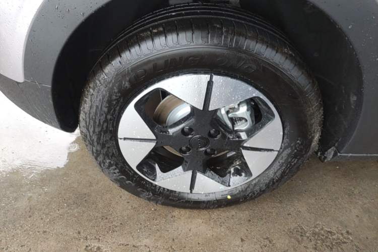 Used Geely Galaxy Geome 2026 Model 310km Dream Edition Right Rear Wheel Hub