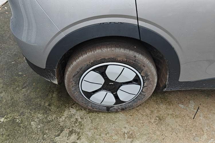 Used Geely Galaxy Geome 2026 Model 310km Youth Edition Right Rear Wheel Hub