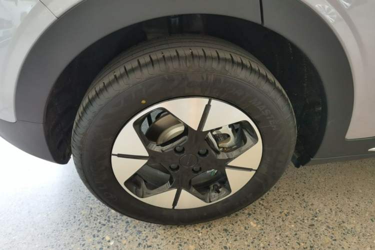 Used Geely Galaxy Geome 2026 Model 410km Exploration Edition Right Rear Wheel Hub