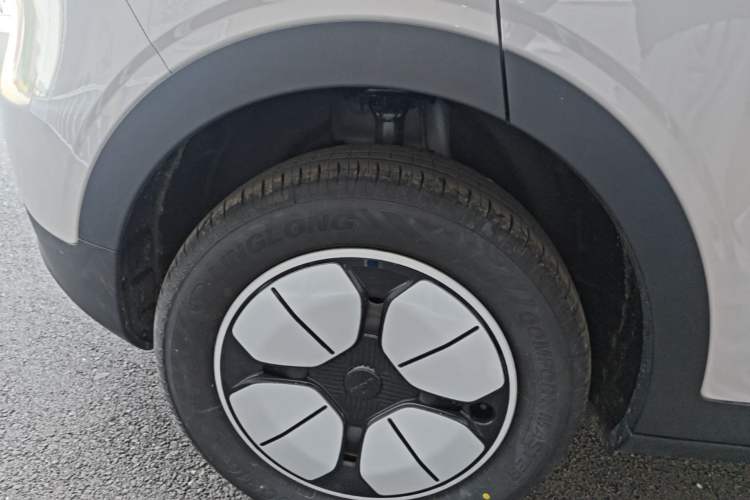 Used Geely Galaxy Geome 2026 Model 310km Youth Edition Right Rear Wheel Hub