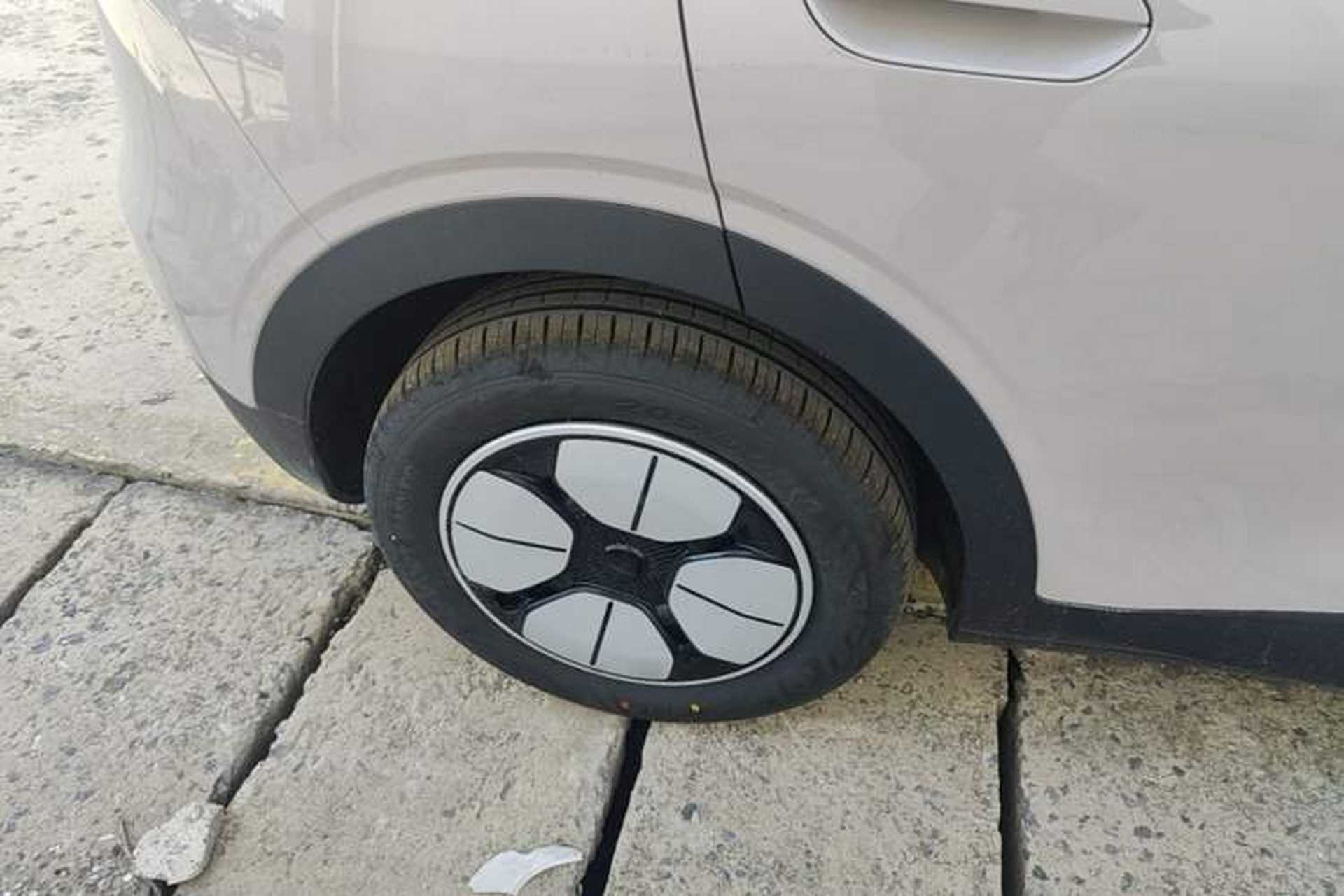 Used Geely Galaxy Geome 2026 Model 310km Youth Edition Right Rear Wheel Hub