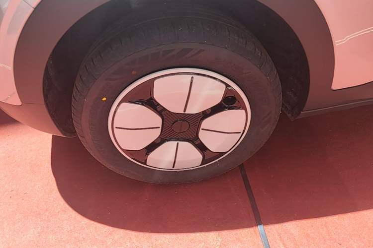 Used Geely Galaxy Geome 2026 Model 310km Youth Edition Right Rear Wheel Hub