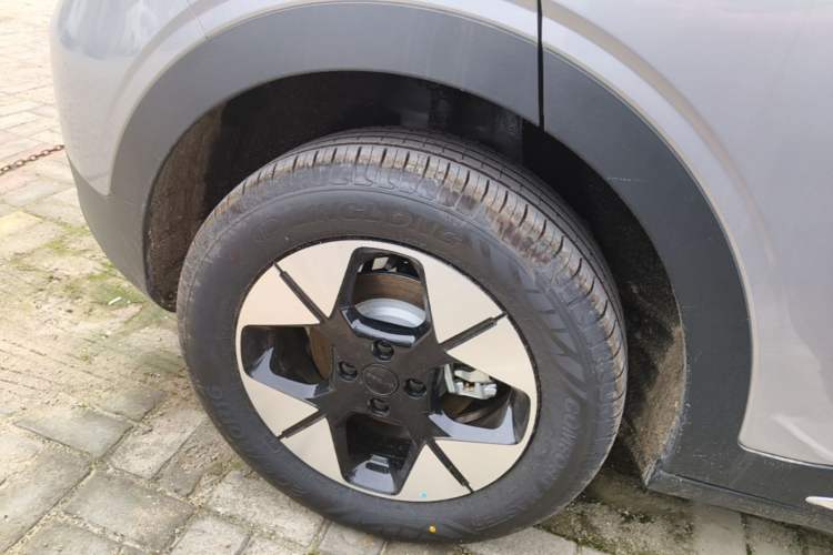 Used Geely Galaxy Geome 2026 Model 310km Dream Edition Right Rear Wheel Hub