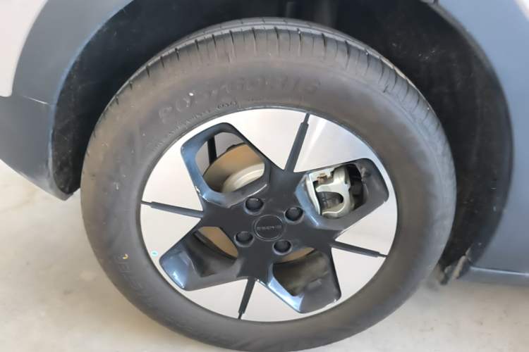 Used Geely Galaxy Geome 2026 Model 310km Dream Edition Right Rear Wheel Hub