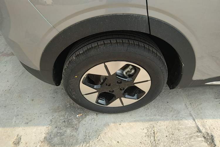 Used Geely Galaxy Geome 2026 Model 310km Dream Edition Right Rear Wheel Hub