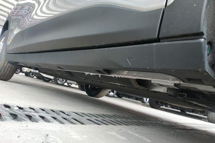 Used Geely Galaxy Geome 2026 Model 310km Youth Edition Right Side Sill