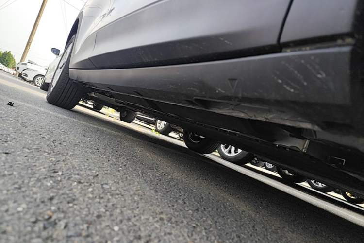 Used Geely Galaxy Geome 2026 Model 310km Youth Edition Right Side Sill