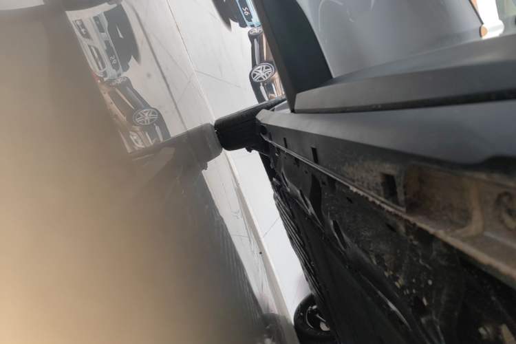 Used Geely Galaxy Geome 2026 Model 310km Youth Edition Right Side Sill