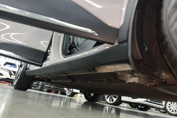 Used Geely Galaxy Geome 2026 Model 410km Exploration Edition Right Side Sill