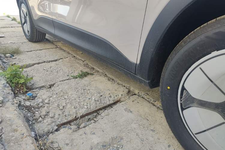 Used Geely Galaxy Geome 2026 Model 310km Youth Edition Right Side Sill