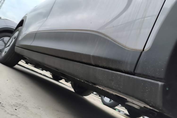 Used Geely Galaxy Geome 2026 Model 410km Carefree Edition Right Side Sill