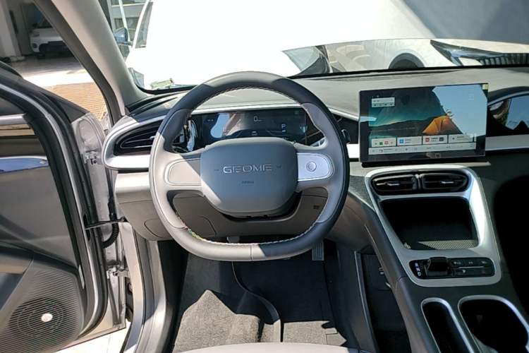 Used Geely Galaxy Geome 2026 Model 310km Youth Edition Steering Wheel
