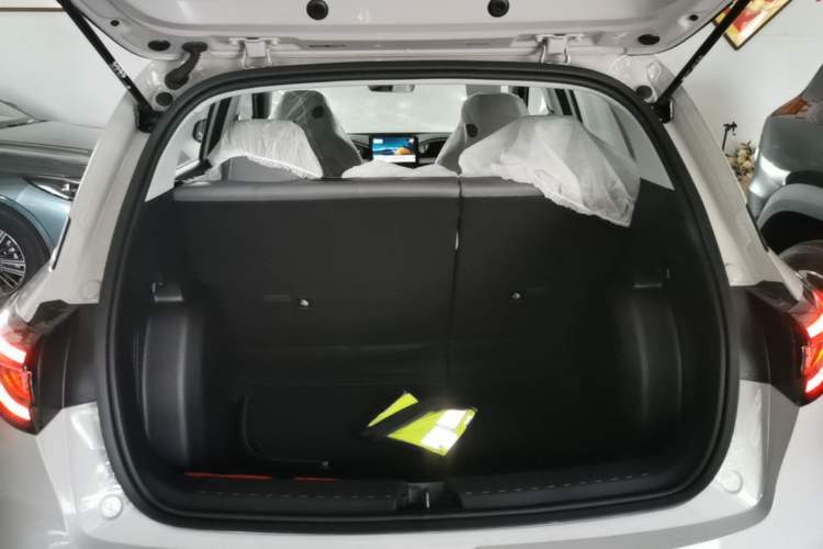 Used Geely Galaxy Geome 2026 Model 310km Youth Edition Trunk