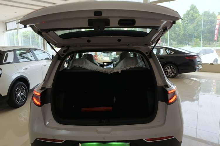 Used Geely Galaxy Geome 2026 Model 310km Youth Edition Trunk