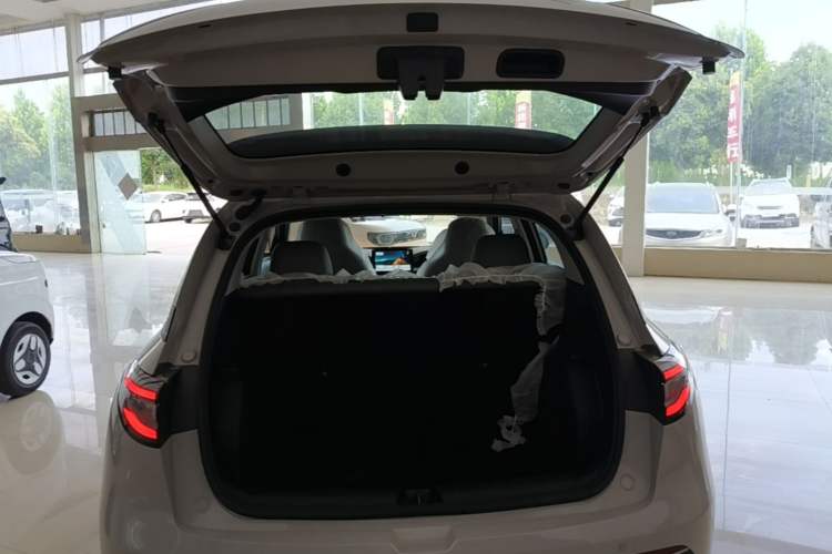 Used Geely Galaxy Geome 2026 Model 310km Youth Edition Trunk