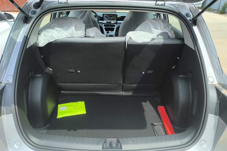 Used Geely Galaxy Geome 2026 Model 310km Youth Edition Trunk