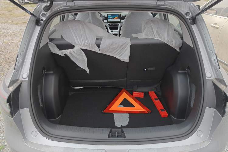 Used Geely Galaxy Geome 2026 Model 310km Youth Edition Trunk