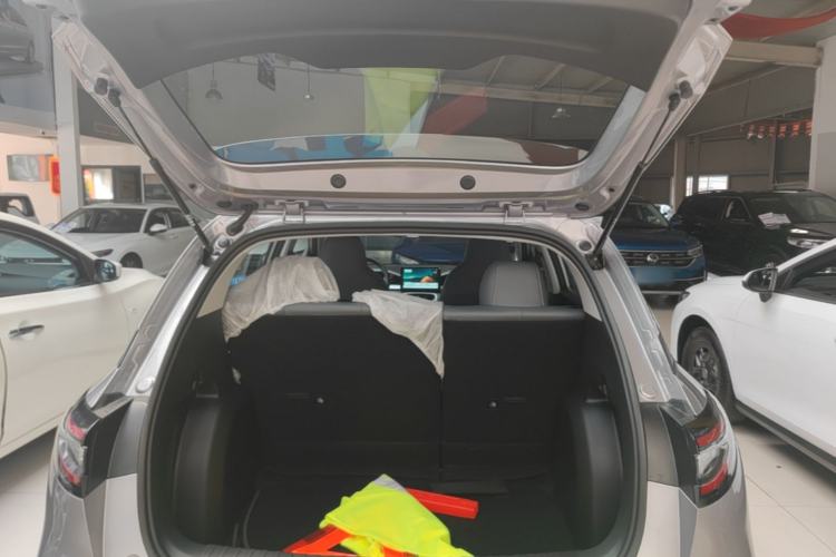 Used Geely Galaxy Geome 2026 Model 310km Youth Edition Trunk