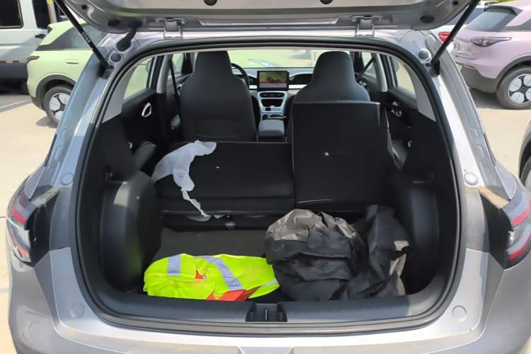Used Geely Galaxy Geome 2026 Model 410km Carefree Edition Trunk