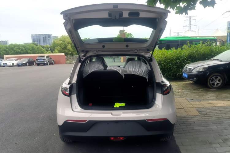 Used Geely Galaxy Geome 2026 Model 310km Youth Edition Trunk