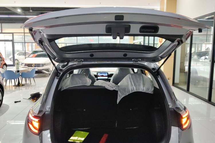 Used Geely Galaxy Geome 2026 Model 310km Youth Edition Trunk