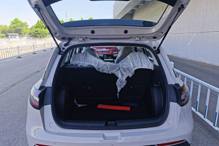 Used Geely Galaxy Geome 2026 Model 310km Youth Edition Trunk