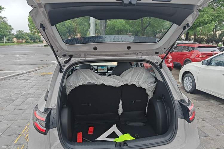 Used Geely Galaxy Geome 2026 Model 310km Youth Edition Trunk