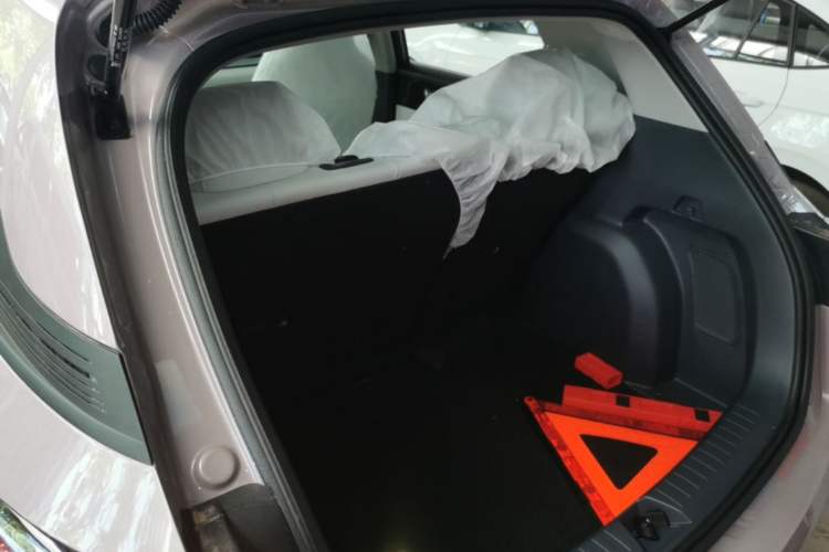 Used Geely Galaxy Geome 2026 Model 310km Youth Edition Trunk