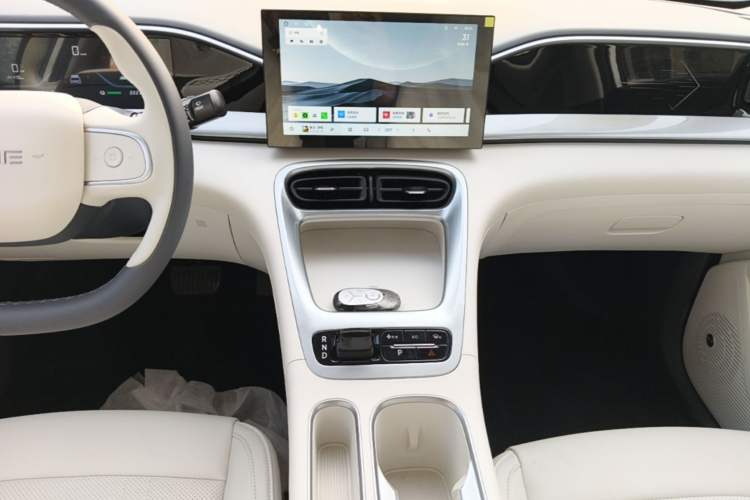Used Geely Galaxy Geome 2026 Model 310km Youth Edition Audio And AC Panel
