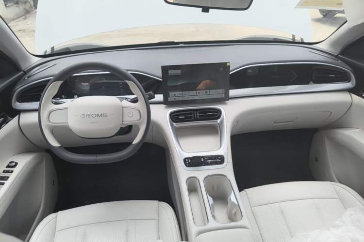 Used Geely Galaxy Geome 2026 Model 310km Youth Edition Center Console